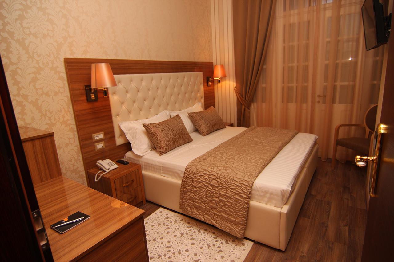 Hotel Boutique Restaurant Gloria Tiranë Bilik gambar